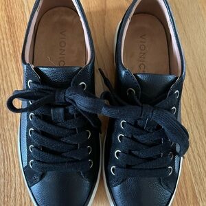 Vionic Black Low-Top Sneakers with Leather Finish